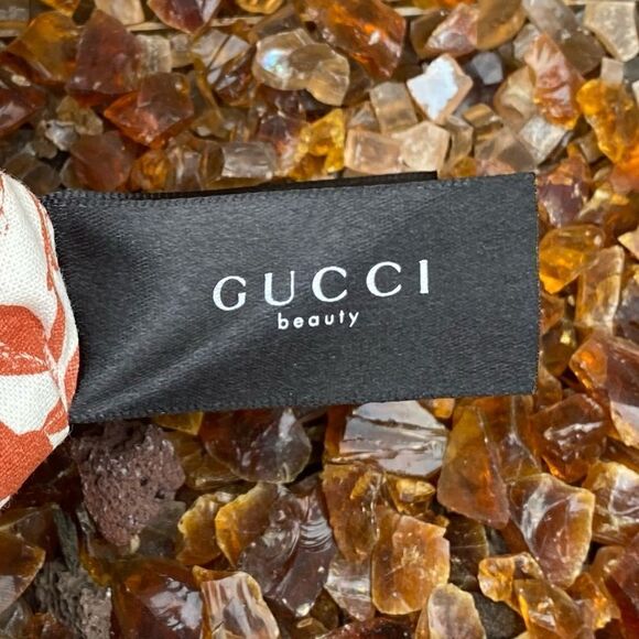 Gucci Bloom Parfum Pink Faux Satin Make Up/Cosmetic Pouch. NWOT - Picture 9 of 11